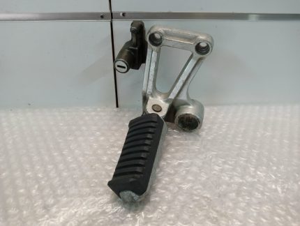 Kawasaki GPZ 600 R Footpeg Bracket Right