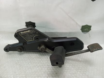 Kawasaki Z 1000 j RIGHT FOOTREST REARSET 81’-