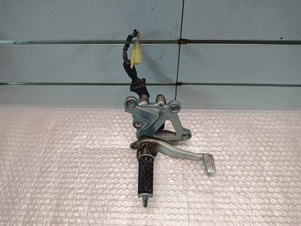 Kawasaki ZXR 750 L Footpeg Bracket Right / Valve