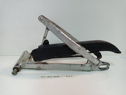 Yamaha XS 400 DOHC Swing Arm / Chain Guard